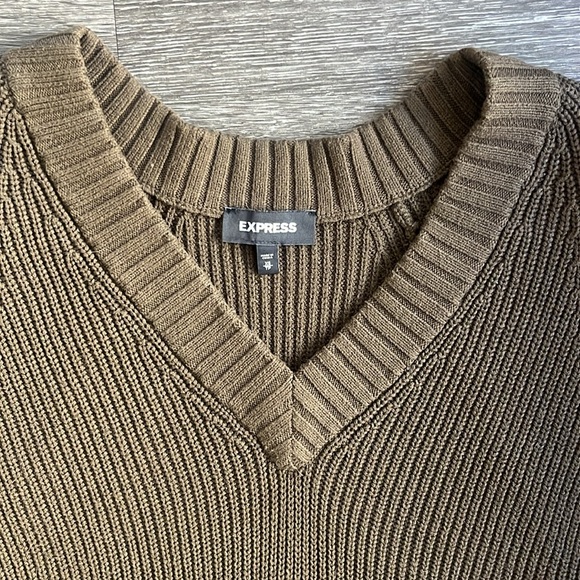Express Oversized Vneck Sweater - Picture 4 of 7